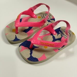 Havaianas Kids Sandals with Pink Straps and Floral Design